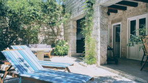 Rector's Villa - Charming Retreat in Old Town with Jacuzzi in Private Courtyard